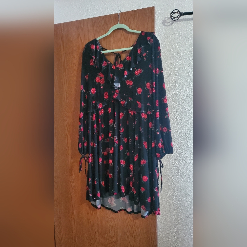 NWT Torrid Floral Black and Red Dress
